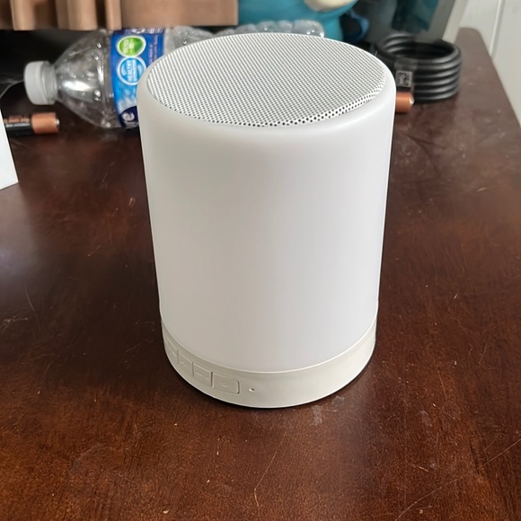 Hey there my name is Luke I’m selling this speaker used twice water proof